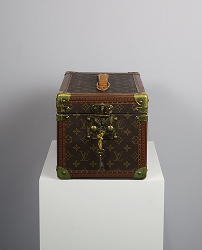 Boite Aacons Vanity Beauty Trunk Train Case, £1,300, Handbags, Front view